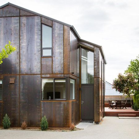 Rusted Charm Villa Wanaka Bagian luar foto