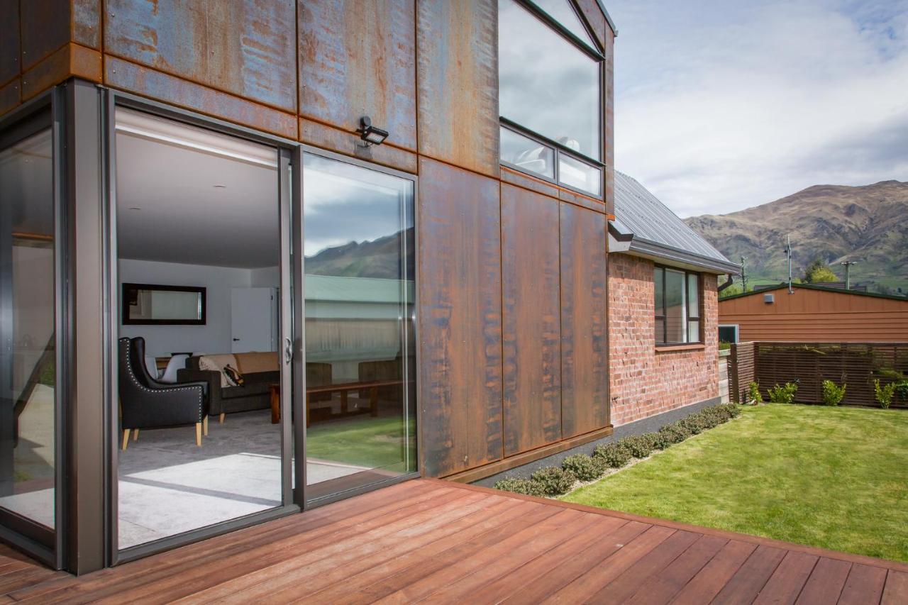 Rusted Charm Villa Wanaka Bagian luar foto