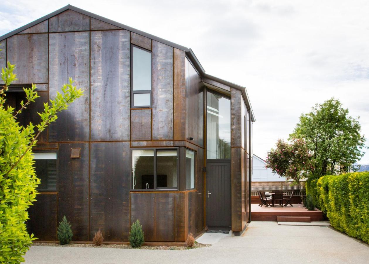 Rusted Charm Villa Wanaka Bagian luar foto